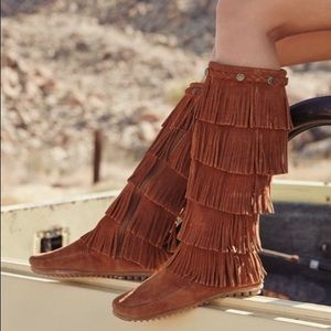 5 layer fringe Minnetonka boot
